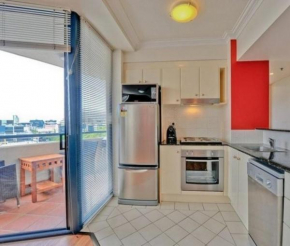 Отель Queen St 2Bedroom 2Bathroom Unit  Брисбен
